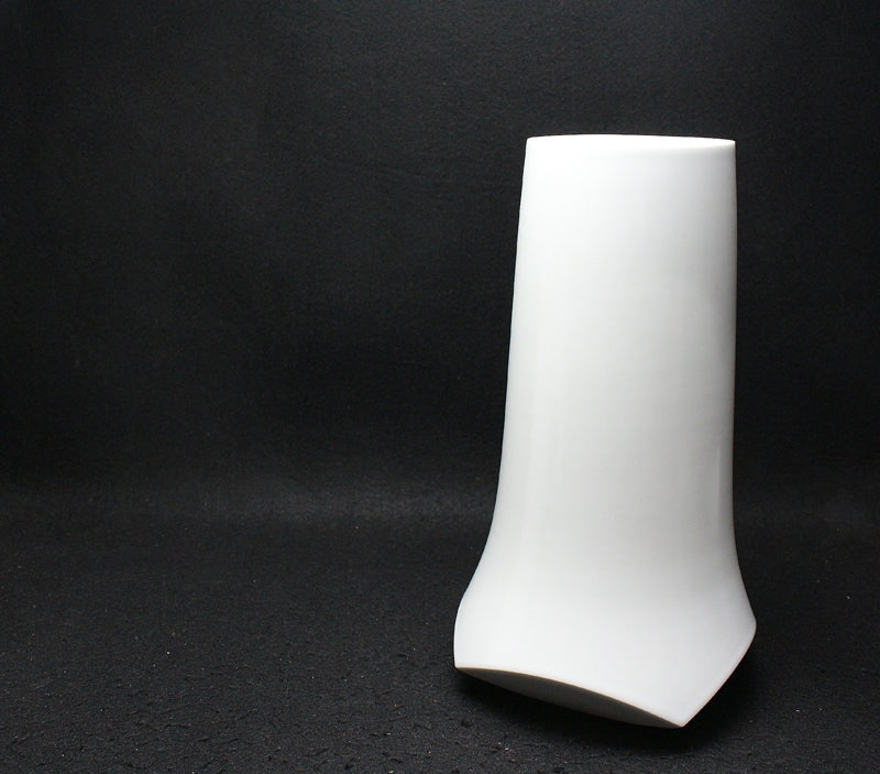 25384 人間国宝 前田昭博 (白瓷面取壷) MAEDA Akihiro