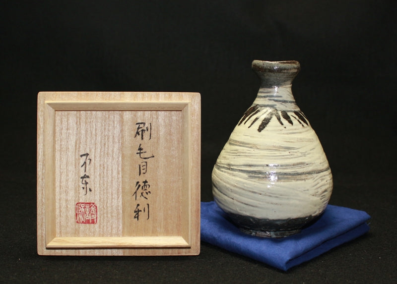 22829 元内閣総理大臣 細川護熙 (刷毛目徳利) HOSOKAWA Morihiro