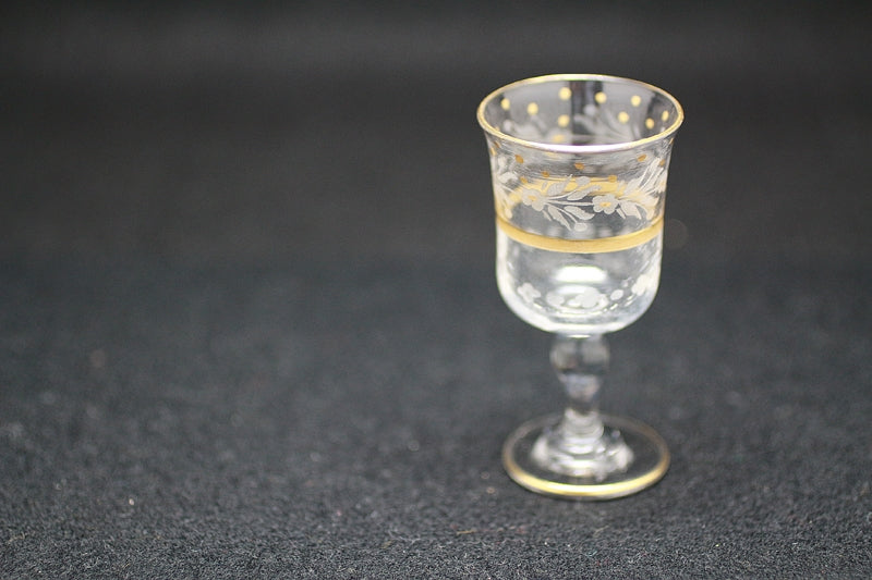 22940 Baccarat (Mini glass with gold stem (19th century))