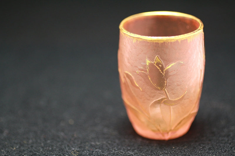 22921 Dome Nancy (Gold-painted flower design cup (tulip pink, early 20th century))
