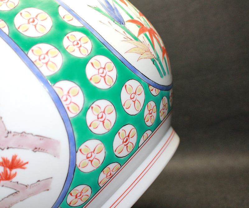 22330 人間国宝 14代酒井田柿右衛門(濁手三方割松竹梅文花瓶)SAKAIDA Kakiemon