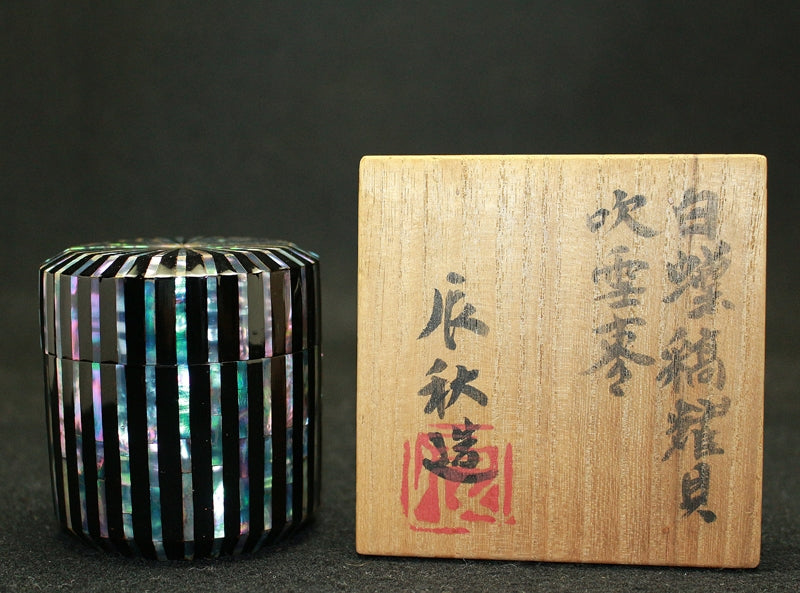 24388 人間国宝 黒田辰秋 (白蝶鎬耀貝吹雪棗) KURODA Tatsuaki