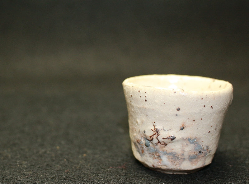 25222 小山冨士夫 (酒觴(粉引)) KOYAMA Fujio