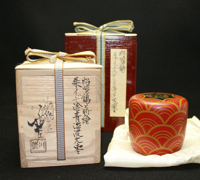 23208 川端近左 (松喰鶴蒔繪朱イヂ塗青海波大棗) KAWABATA Kinsa