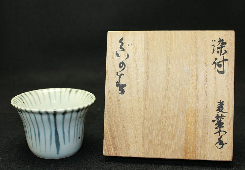 24405 Kitaoji Rosanjin (Blue and white straw sake cup (Kuroda Touanshi))