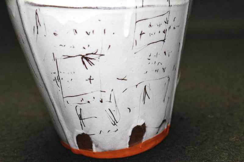 22555 UCHIDA Koichi (Red engraved vase with high base)