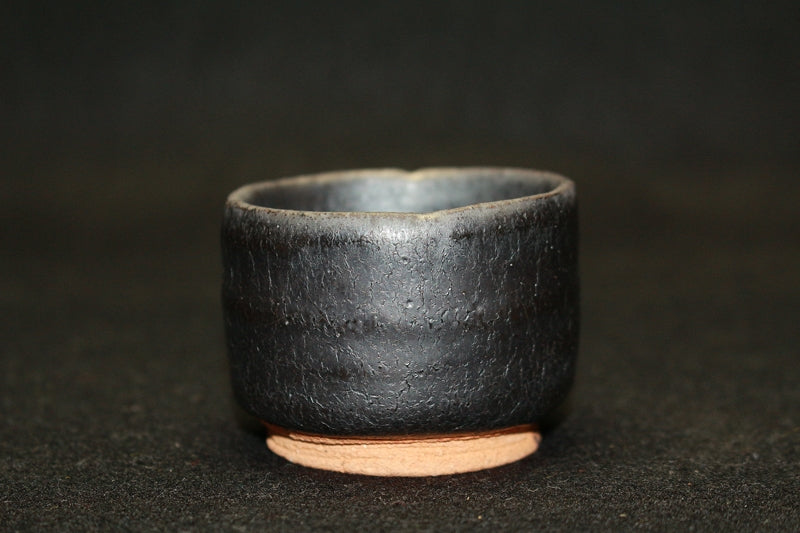 23948 人間国宝 加藤孝造 (瀬戸黒ぐい呑) KATO Kozo – アート飛田