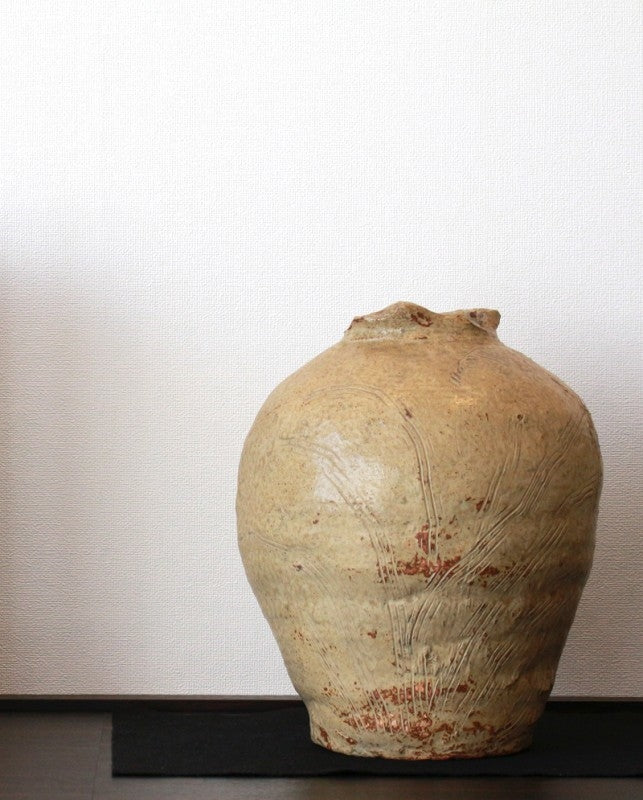 23956 Kitaoji Rosanjin (Shigaraki line engraving vase)