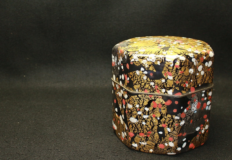 25300 FUJITA Kyohei (Hand-blown decorative box, red and white plum blossoms)