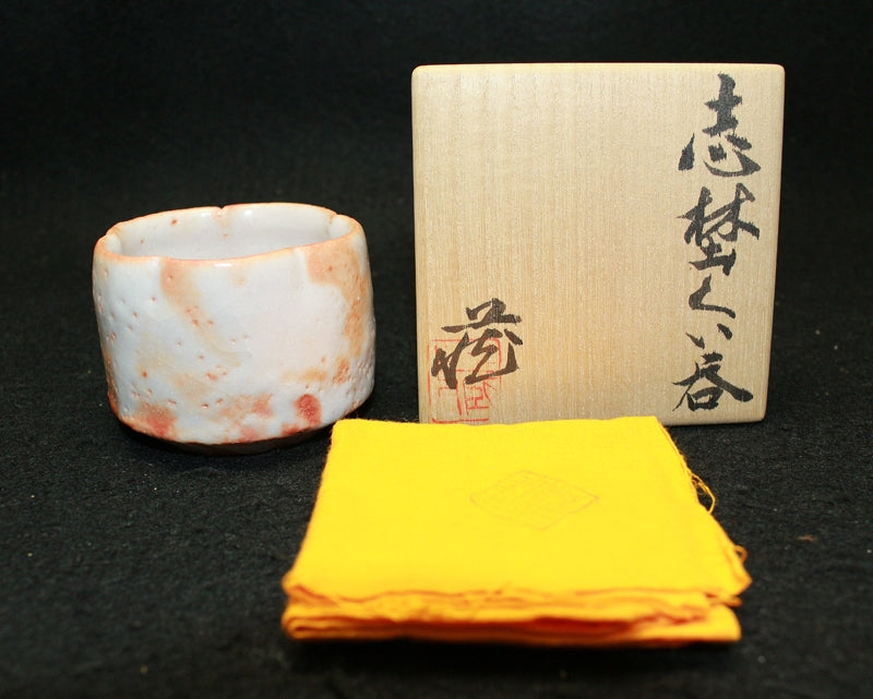 25307 Living National Treasure Suzuki Osamu (Shino Sake Cup)