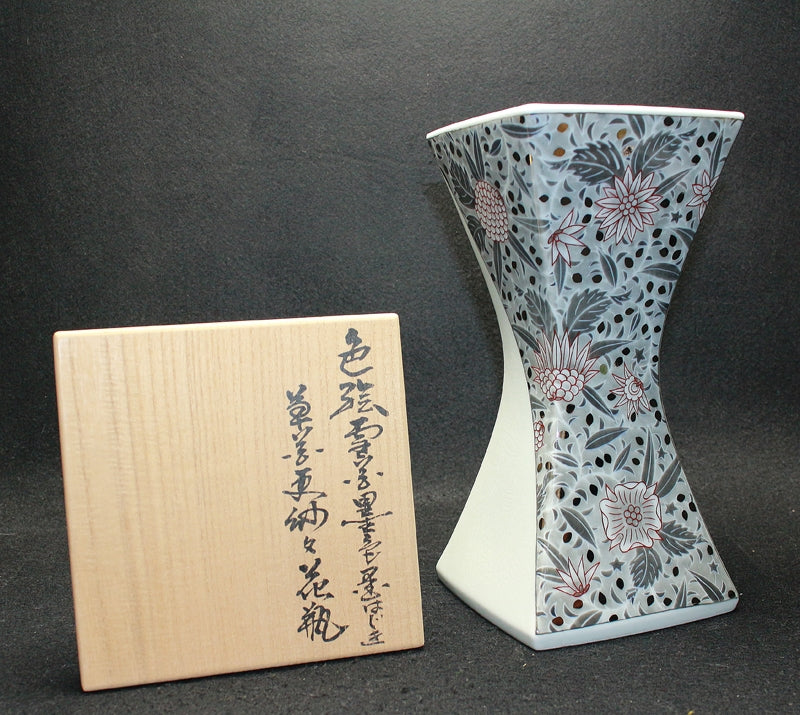 24945 Living National Treasure 14th Generation Imaizumi Imaemon (Colored Snowflake Ink Splash Flower Vase with Chinza Design)