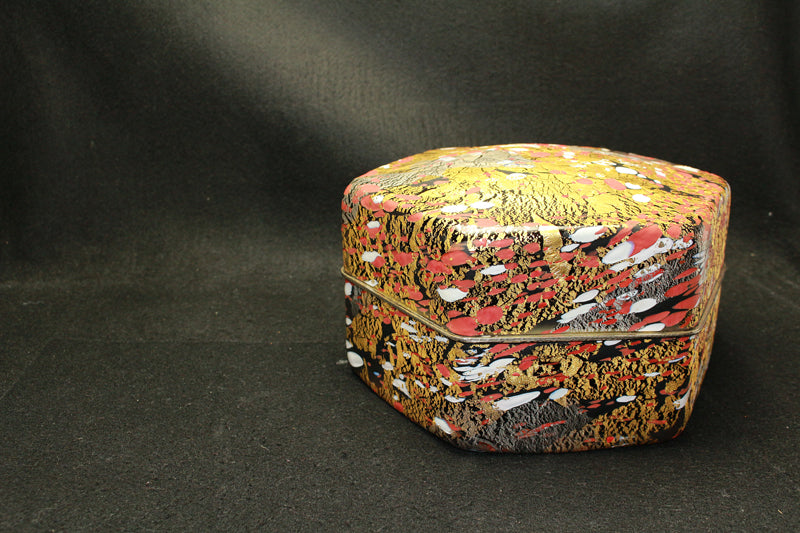 24980 FUJITA Kyohei (Hand-blown decorative box, red and white plum blossoms)