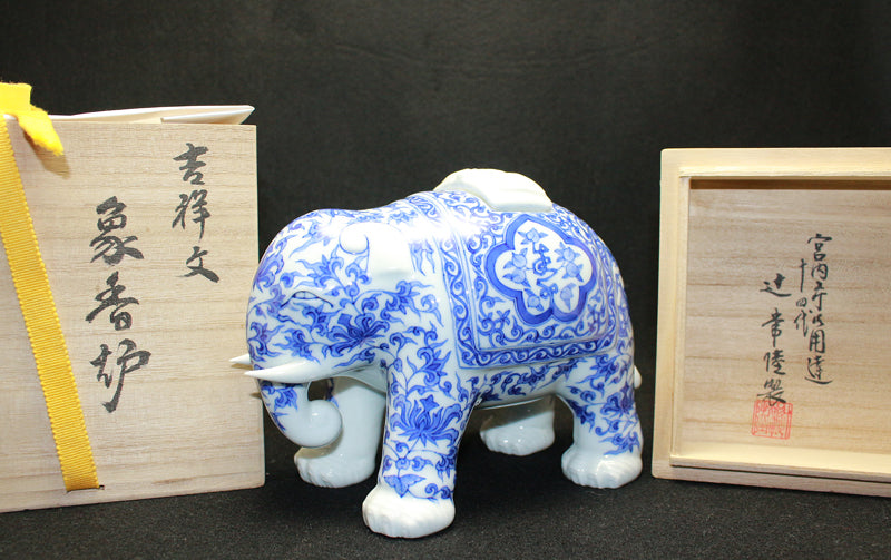 23463 The legendary Kyokushin ware, purveyor to the Imperial Household Agency, the 14th generation Tsuji Hitachi (Auspicious motif incense burner)