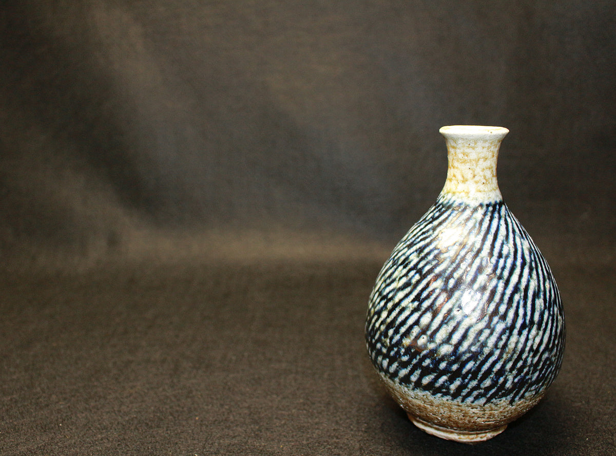 26216 Living National Treasure Shimaoka Tatsuzo Salt-glazed Jomon inlaid sake bottle SHIMAOKA Tatsuzo