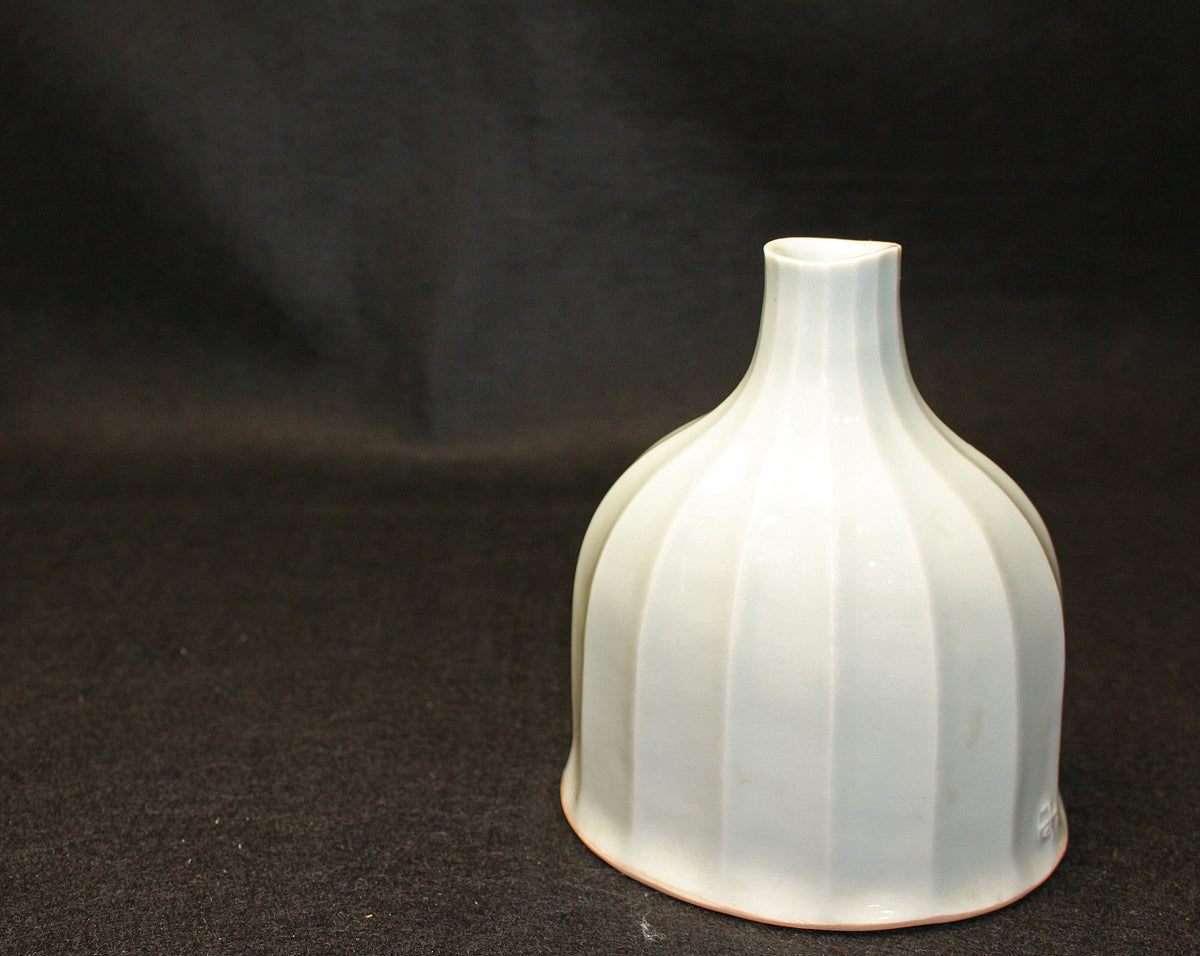 26224 鈴木治 影青花入 SUZUKI Osamu