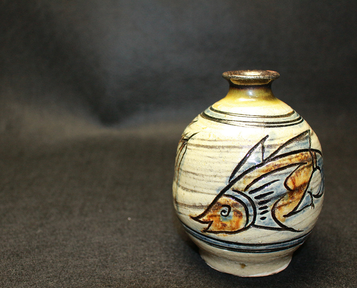 26233 Living National Treasure Jiro Kinjo Fish Pattern Sake Bottle KINJO Jiro