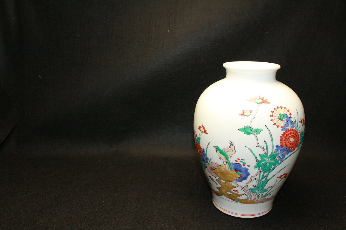26285 Living National Treasure, 14th SAKAIDA Kakiemon Vase with Brocade Bird and Flower Design