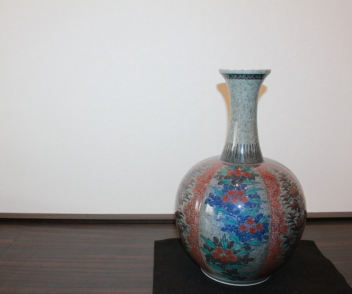 26366 人間国宝 13代今泉今右衛門 色絵吹重ね草花文花瓶 IMAIZUMI Imaemon