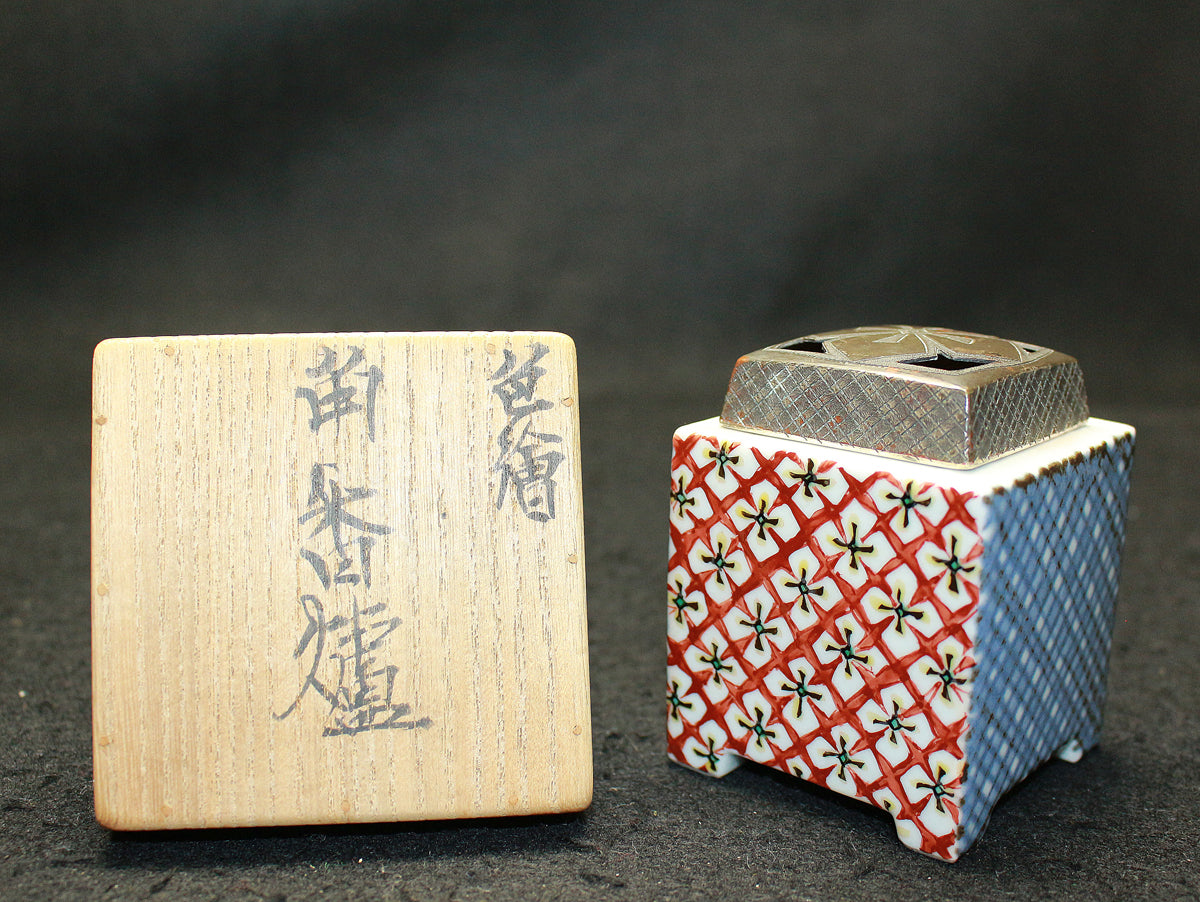 25383 人間国宝 富本憲吉 (色繪角香爐 (昭和18年)) TOMIMOTO Kenkichi