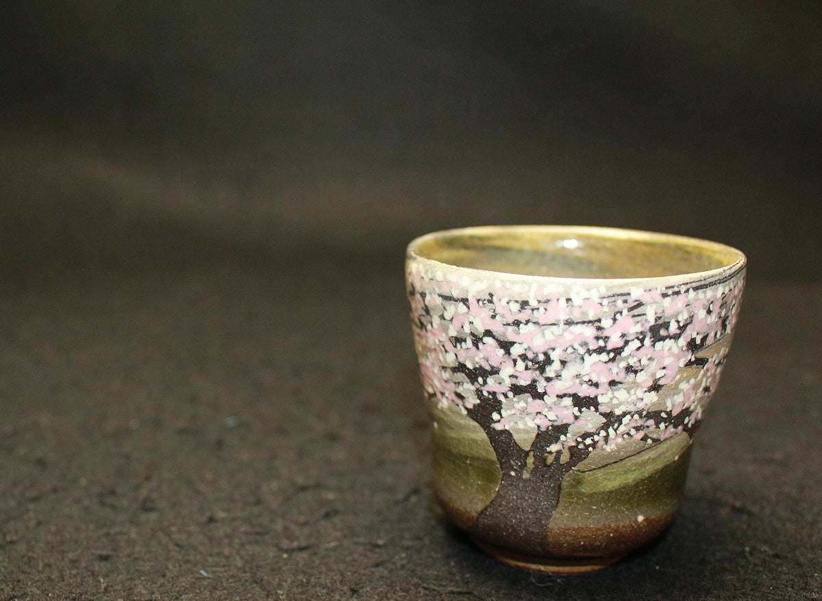 25755 佐伯守美 練上象嵌桜文ぐい呑 SAEKI Moriyoshi