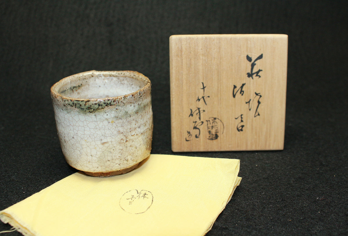 25774 living national treasure 10th Generation Miwa Kyusetsu Hagiyaki Sake Cup