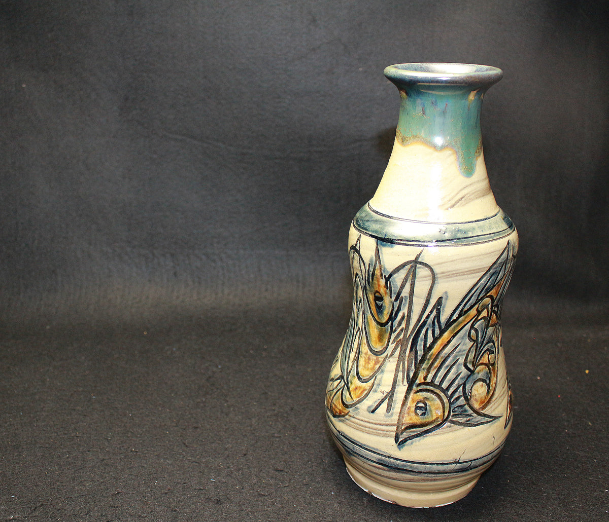 25770 人間国宝 金城次郎 花瓶(魚海老文) Kinjo Jiro