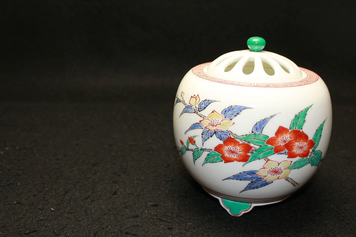 25814 13代酒井田柿右衛門 濁手山吹文香爐 SAKAIDA Kakiemon
