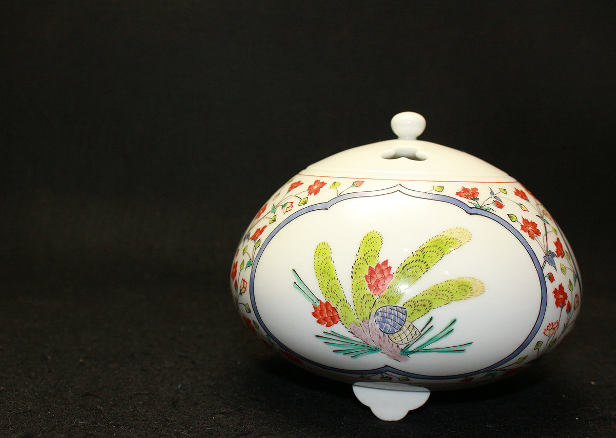 25855 人間国宝 14代酒井田柿右衛門 濁手三方割松文香炉