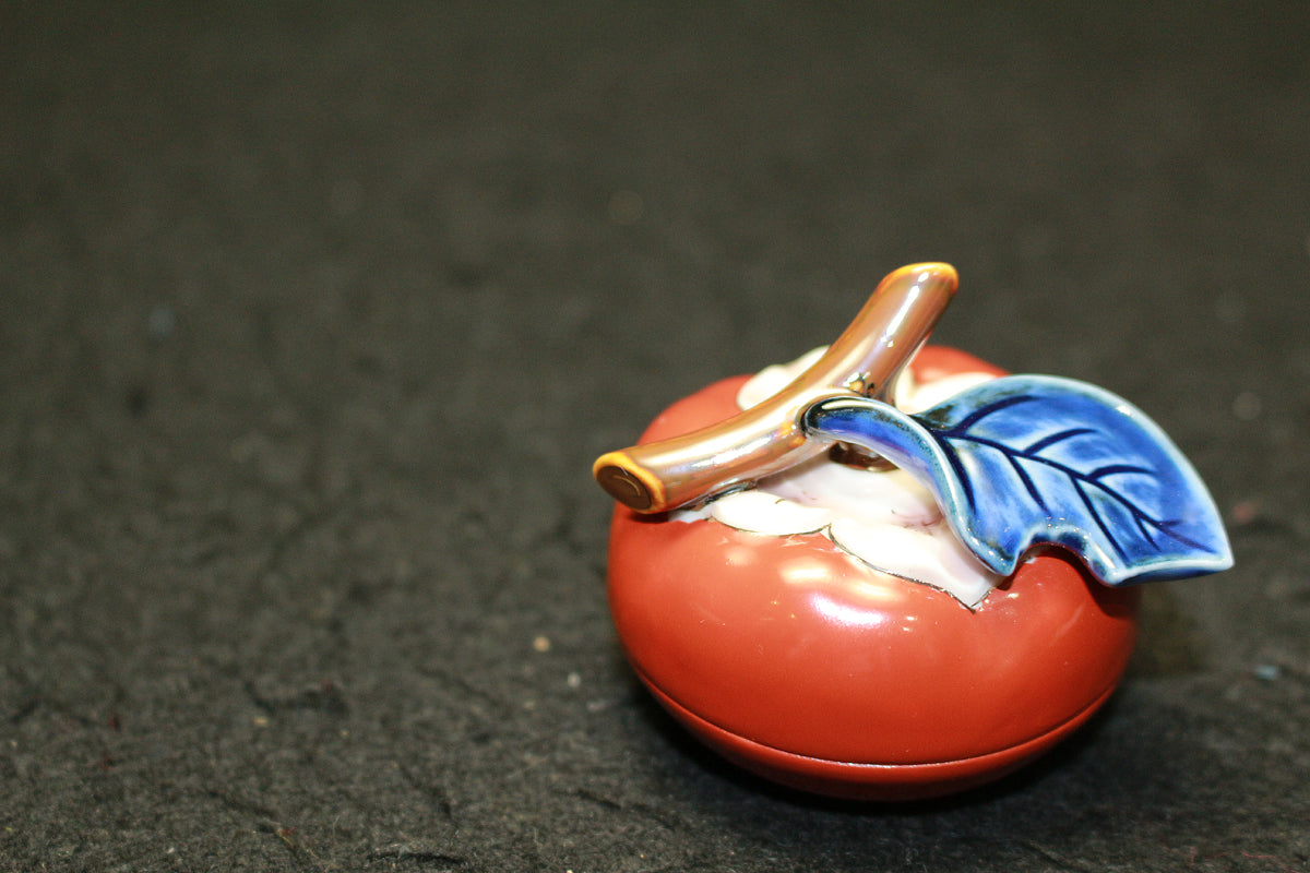 25851 人間国宝 14代酒井田柿右衛門 柿形香合