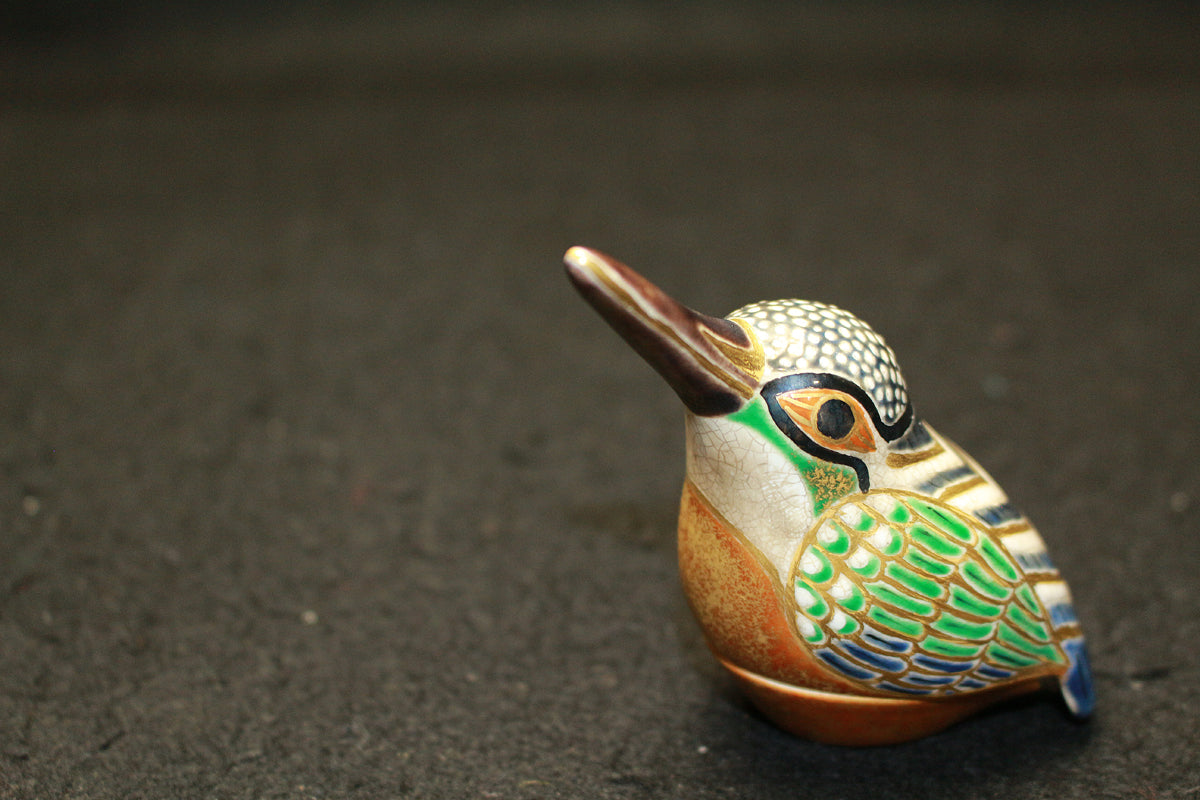 26056 Nishimura Tokusen, Iroe-e Jade Incense Container (with cracks)