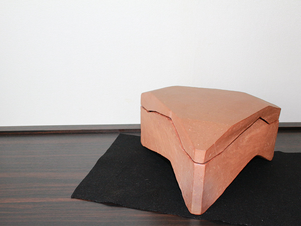 26064 Mori Tougaku Triangular Pottery Box
