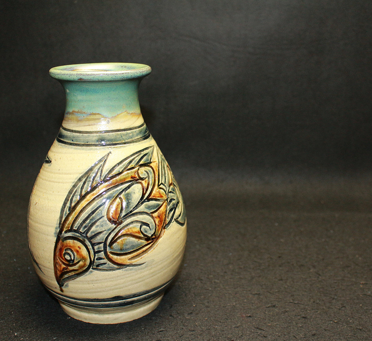 26073 人間国宝 金城次郎 壷(魚紋)