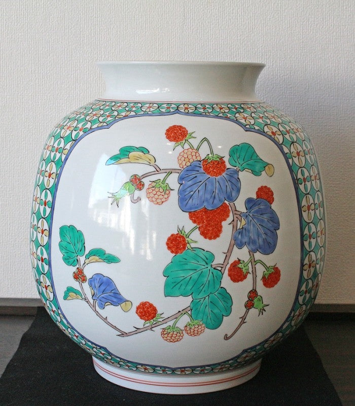 25382 Living National Treasure 14th generation Sakaida Kakiemon (Nigorote three-sided flower vase) 