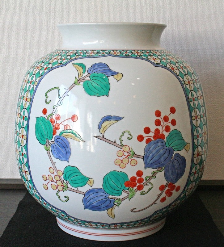 25382 Living National Treasure 14th generation Sakaida Kakiemon (Nigorote three-sided flower vase) 