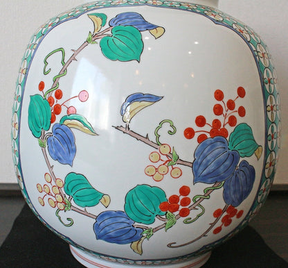 25382 Living National Treasure 14th generation Sakaida Kakiemon (Nigorote three-sided flower vase) 