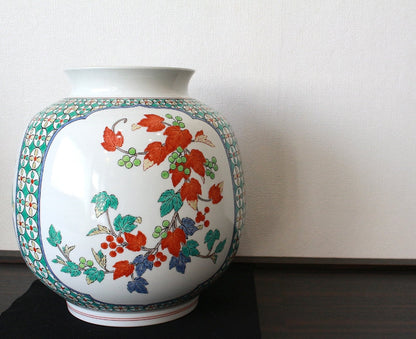 25382 Living National Treasure 14th generation Sakaida Kakiemon (Nigorote three-sided flower vase) 