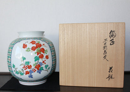 25382 Living National Treasure 14th generation Sakaida Kakiemon (Nigorote three-sided flower vase) 