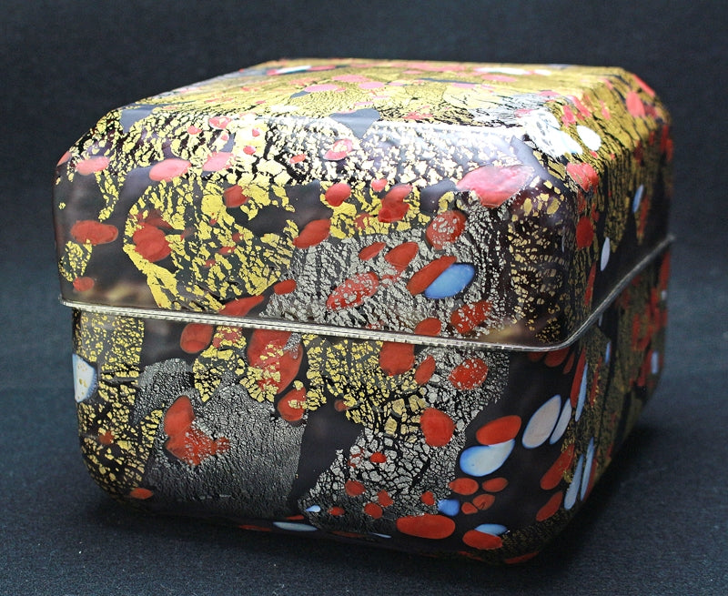 25017 FUJITA Kyohei (Hand-blown decorative box, red and white plum blossoms) 