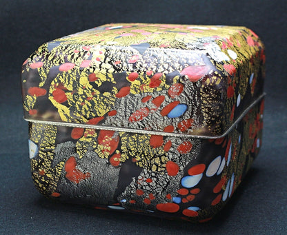 25017 FUJITA Kyohei (Hand-blown decorative box, red and white plum blossoms) 