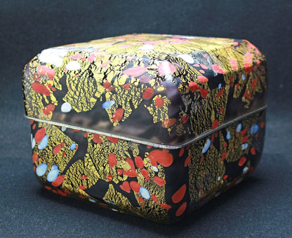 25017 FUJITA Kyohei (Hand-blown decorative box, red and white plum blossoms) 