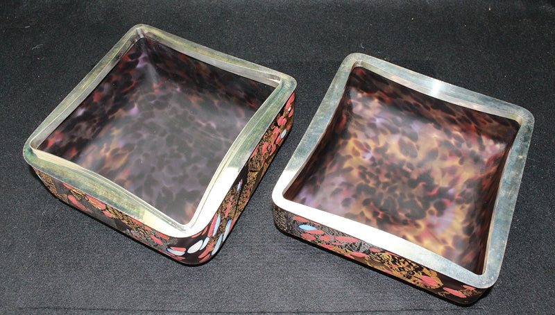 25017 FUJITA Kyohei (Hand-blown decorative box, red and white plum blossoms) 