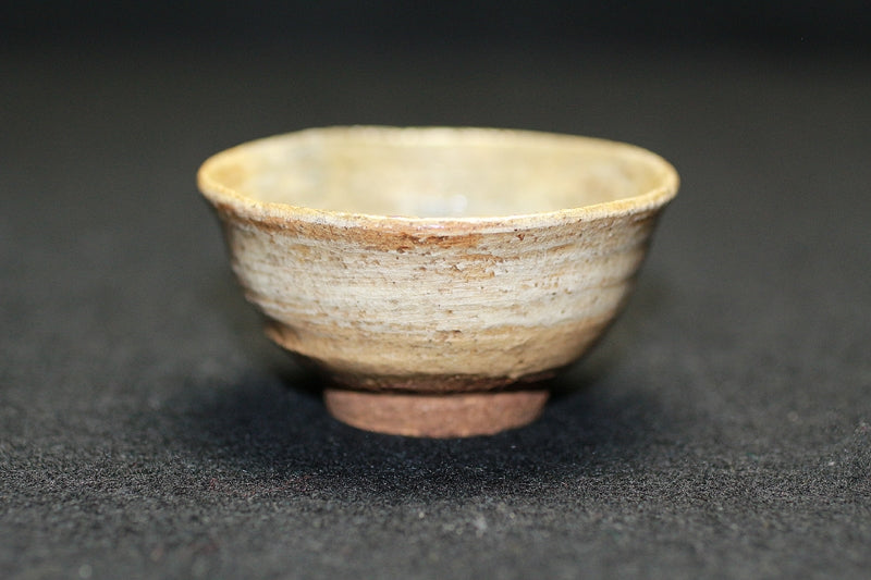 22152 RAKU Konyu 12th generation (Brushed sake cup) 