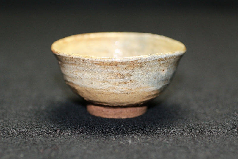 22152 RAKU Konyu 12th generation (Brushed sake cup) 