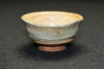 22152 RAKU Konyu 12th generation (Brushed sake cup) 