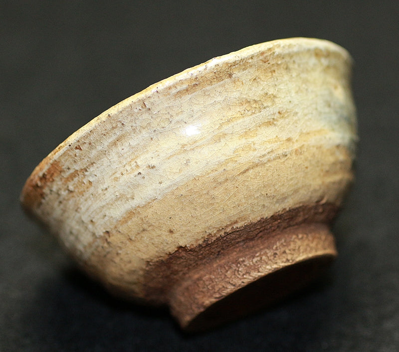 22152 RAKU Konyu 12th generation (Brushed sake cup) 