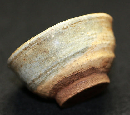 22152 RAKU Konyu 12th generation (Brushed sake cup) 