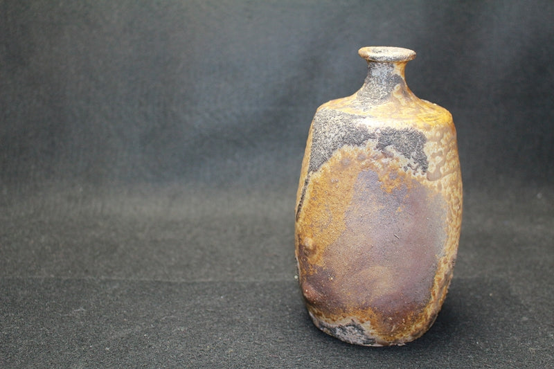 24613 HARADA Shuroku (Bizen Sake bottle) 