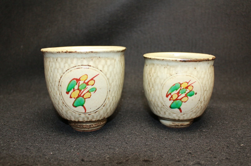 25408 Living National Treasure Tatsuzo Shimaoka (Inlaid red painting of floral motif couple teacups) SHIMAOKA Tatsuzo 