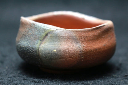 25419 Nakamura Rokuro (Bizen sake cup) 