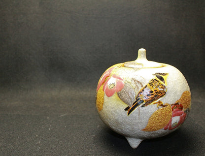 25033 Suzuki Soji (Color painting of camellia and mountain white-faced bunting incense burner) 